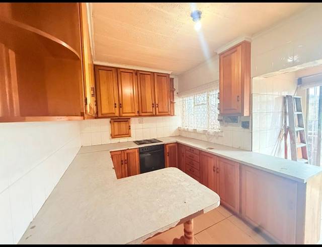 8 BEDROOM HOUSE FOR SALE IN VANDERBIJLPARK CW 1